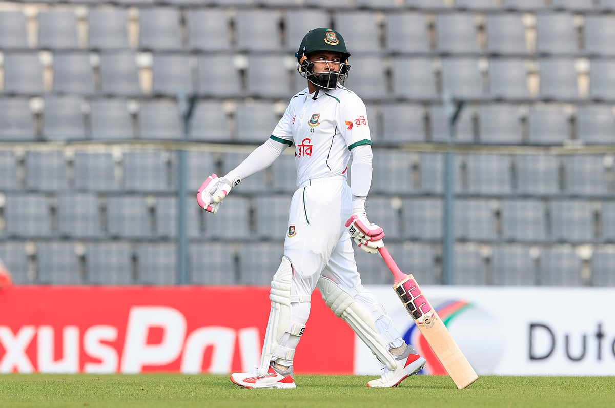 সিলেটে দুই ইনিংসেই ৪ রান করে আউট হয়েছেন মুশফিকুর রহিম