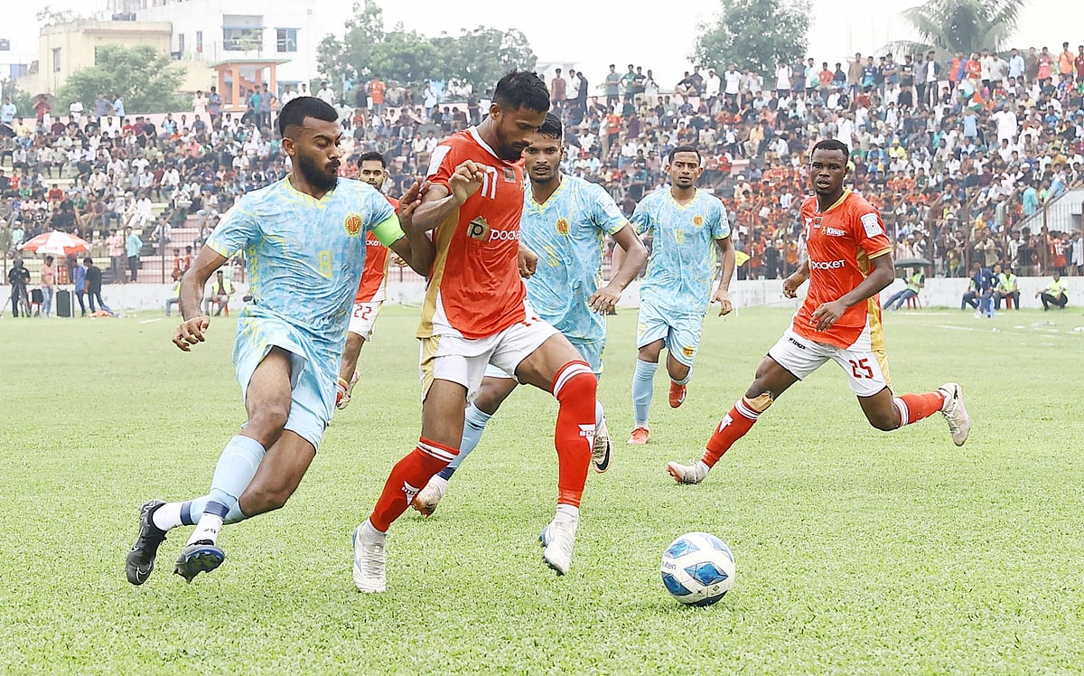 খেলা স্থগিত হওয়ার আগে ১–১ গোলে সমতা ছিল আবাহনী–বসুন্ধরা কিংস ম্যাচে