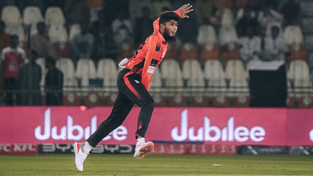 ২ উইকেট নিলেও আজ বেশ খরুচে ছিলেন রিশাদ হোসেন