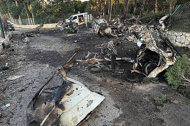 ইসরায়েলি হামলার পর লেবাননের দক্ষিণাঞ্চলের তায়ার দেব্বাতে পড়ে আছে ধ্বংসাবশেষ। ১১ জানুয়ারি ২০২৫