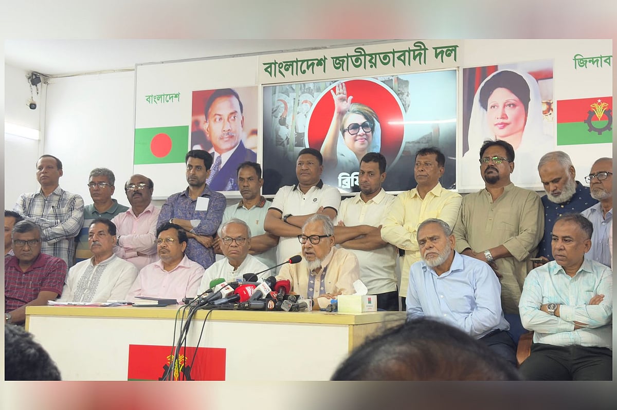 গুলশানে বিএনপির চেয়ারপারসনের কার্যালয়ে আজ মঙ্গলবার বিকেলে  আয়োজিত সংবাদ সম্মেলনে কথা বলেন দলটির স্থায়ী কমিটির সদস্য নজরুল ইসলাম খান