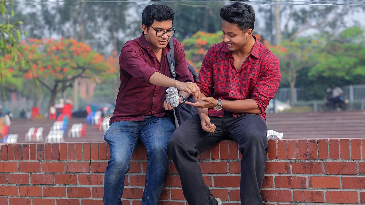 জীবন চলার পথে প্রকৃত বন্ধু চেনা জরুরি