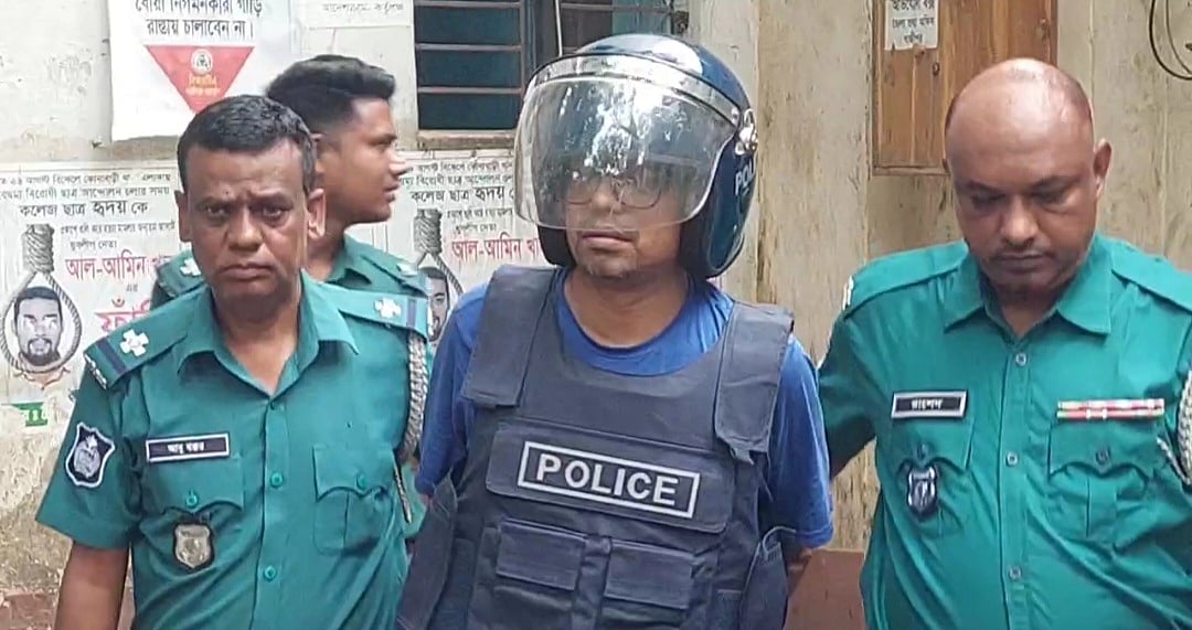 গাজীপুর মেট্রোপলিটন ম্যাজিস্ট্রেট আদালতে আজ মঙ্গলবার সাবেক প্রতিমন্ত্রী জুনায়েদ আহমেদকে (পলক) হাজির করা হয়