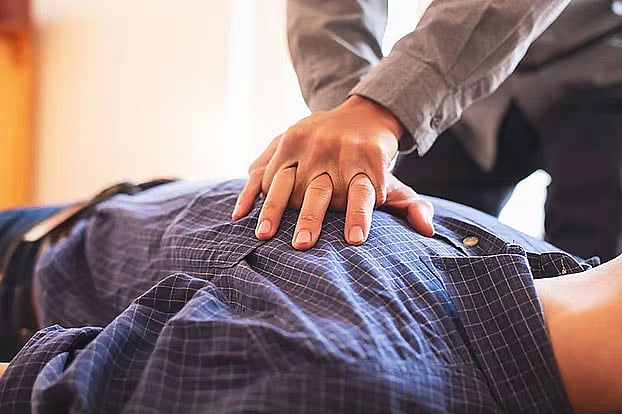 সিপিআর বা কার্ডিওপালমোনারি রিসাসিটেশন জীবন রক্ষাকারী একটি কৌশল