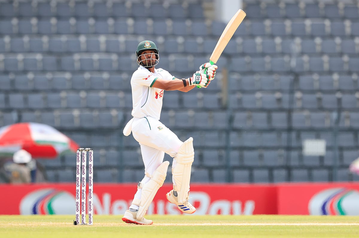 সেই শট। মুজারাবানির বাউন্সারে লোভ সামলাতে না পেরে ক্যাচ দিলেন বাংলাদেশ অধিনায়ক নাজমুল হোসেন