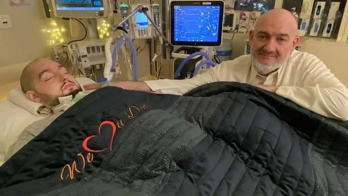 হাসপাতালে ‘স্লিপিং প্রিন্স’ হিসেবে পরিচিত যুবরাজ ও তাঁর বাবা