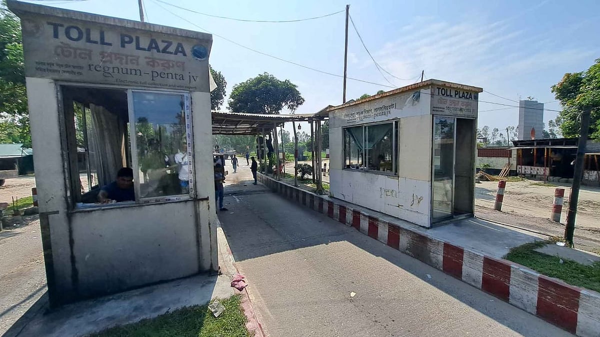 লালমনিরহাটের তিস্তা সড়ক সেতুর টোল প্লাজা