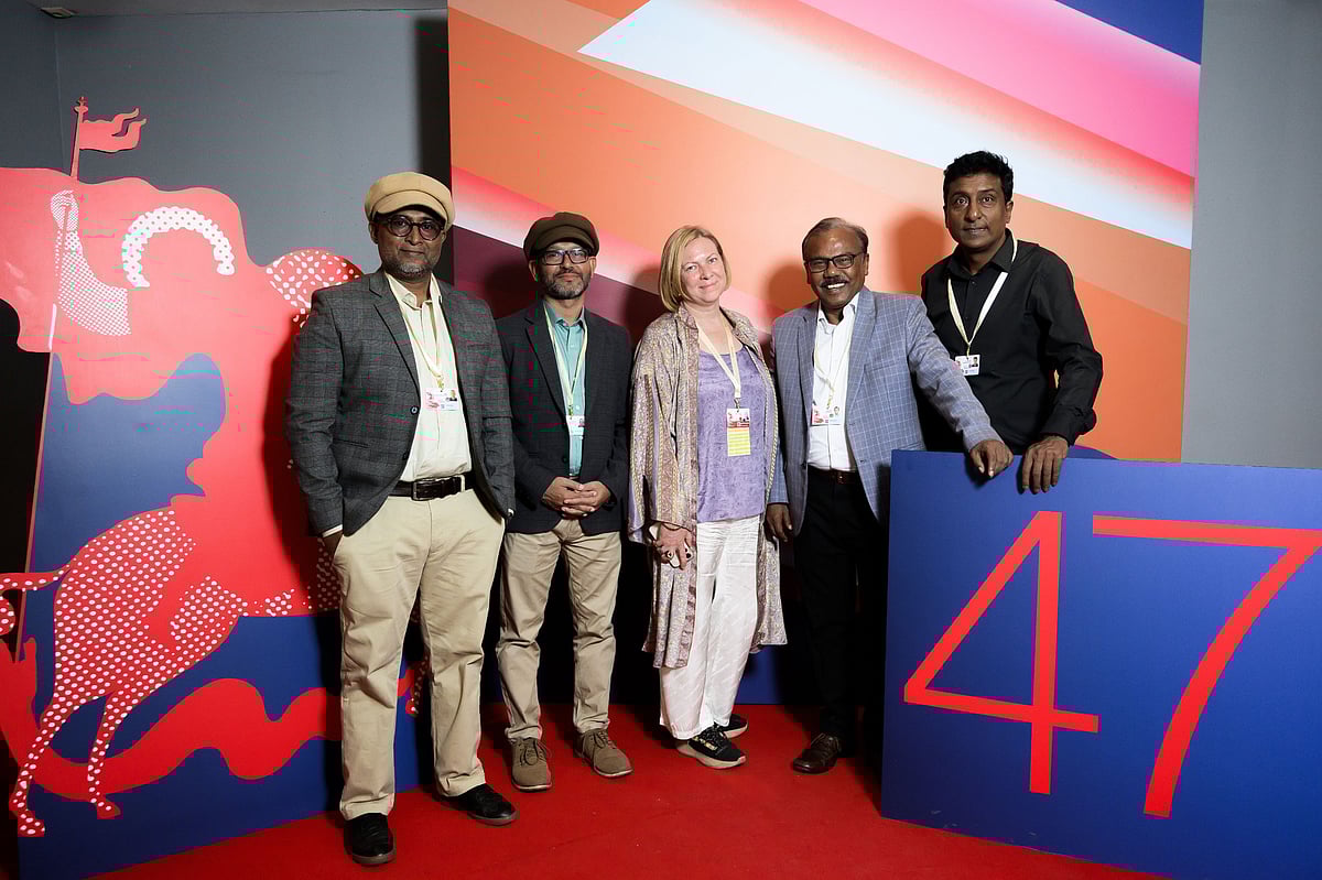 মস্কো আন্তর্জাতিক চলচ্চিত্র ‘মাস্তুল’–এর নির্মাতা, চিত্রগ্রাহক ও অভিনয়শিল্পী