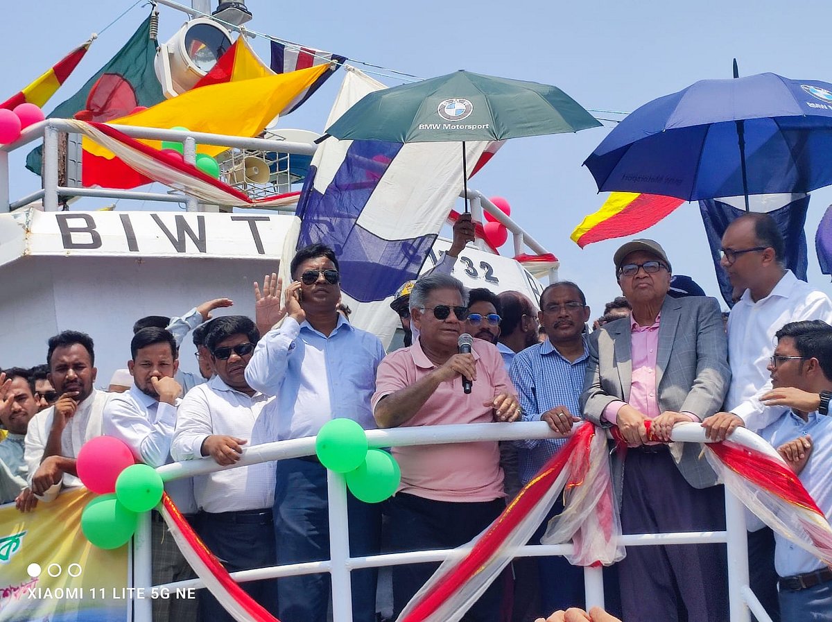 কক্সবাজারের মহেশখালী জেটিতে সি ট্রাক সার্ভিস উদ্বোধন করেন নৌ পরিবহন উপদেষ্টা ব্রিগেডিয়ার জেনারেল (অব.) এম সাখাওয়াত হোসেন। আজ দুপুরে মহেশখালী জেটি ঘাট থেকে তোলা