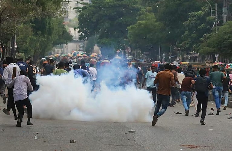 কিছুদিন পরপর রাজধানীর দুইটি কলেজের মধ্যে সংঘর্ষের ঘটনা ঘটছে।