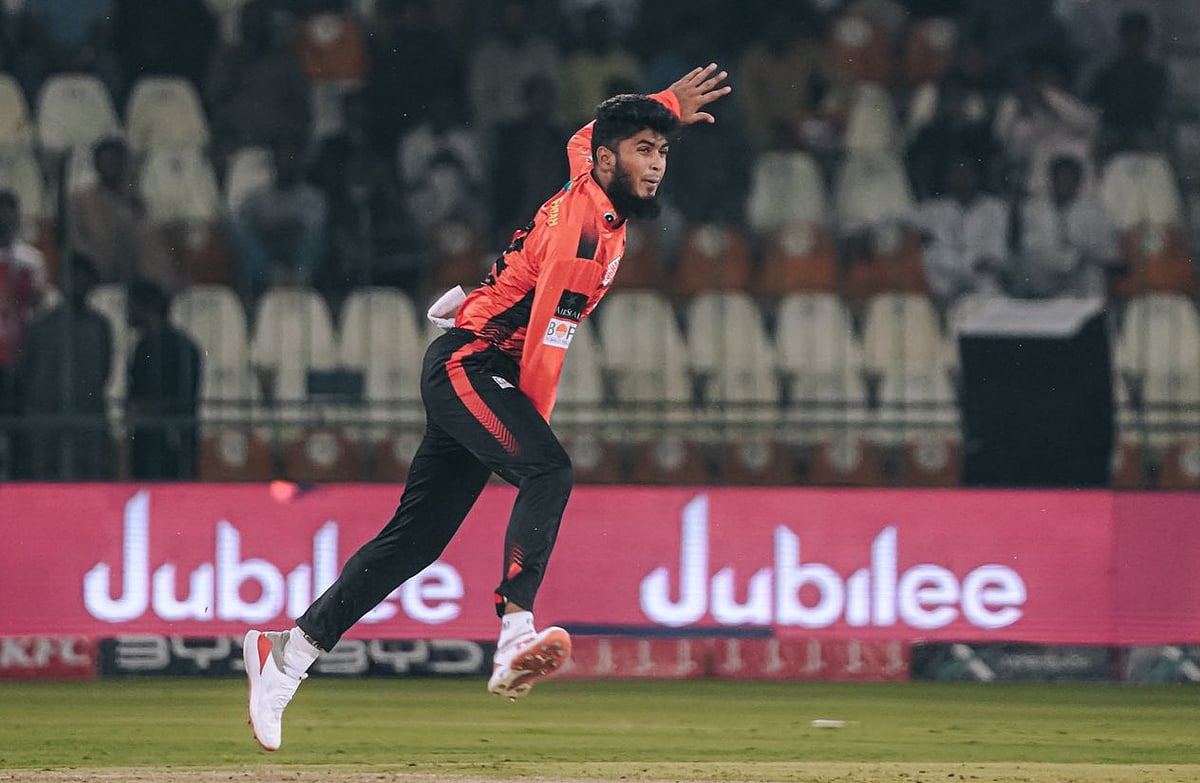 পিএসএলে লাহোর কালান্দার্সে খেলছেন রিশাদ হোসেন