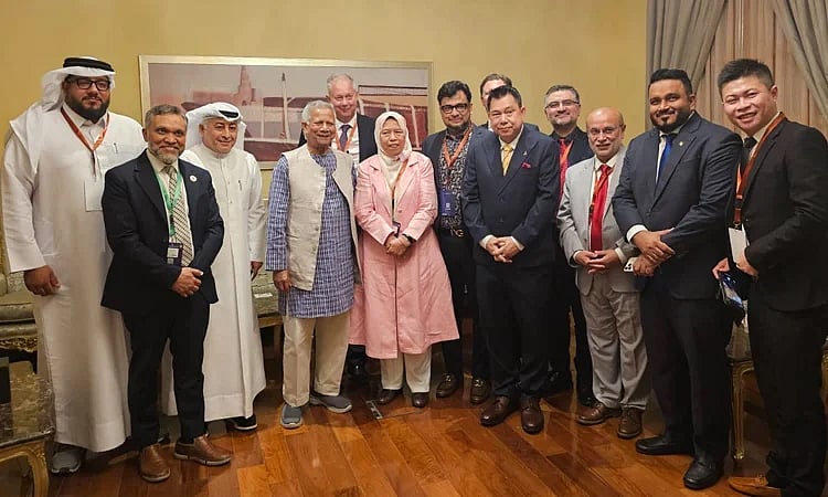 প্রধান উপদেষ্টা অধ্যাপক মুহাম্মদ ইউনূস বিদেশি কয়েকজন শীর্ষস্থানীয় বিনিয়োগকারীর সঙ্গে বৈঠক করেন। বুধবার রাতে, কাতারের দোহায়