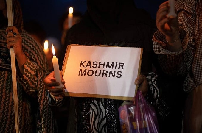 কাশ্মীরে হামলার ঘটনায় নিহতদের জন্য শোক