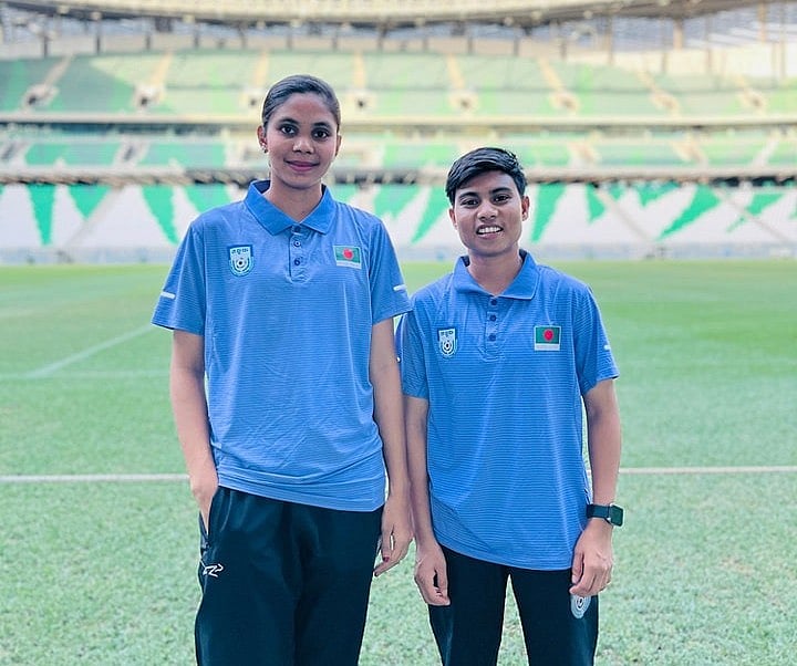 কাতার সফরে বিভিন্ন ক্রীড়া স্থাপনা পরিদর্শন করেন আফঈদা–শাহেদারা। ছবিটি এডুকেশন সিটি স্টেডিয়ামে তোলা।