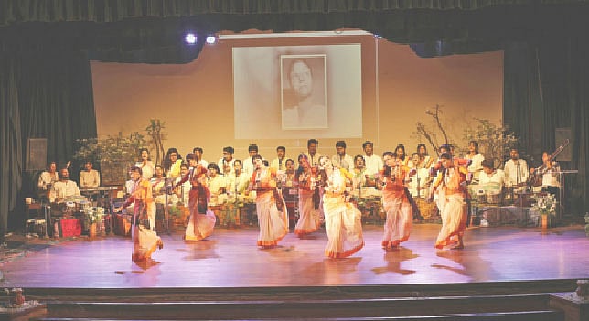 বাংলাদেশের সংস্কৃতির অন্যতম বিনির্মাতা, সংগীতজ্ঞ, শিক্ষাবিদ ও সংগঠক সন্‌জীদা খাতুন প্রয়াত হয়েছেন গত ২৫ মার্চ। গতকাল হলো তাঁর স্মরণ অনুষ্ঠান ‘নতুন করে পাব বলে’। এতে শিল্পীদের নৃত্য ও সংগীত পরিবেশনা। রাজধানীর ধানমন্ডিতে ছায়ানট মিলনায়তনে