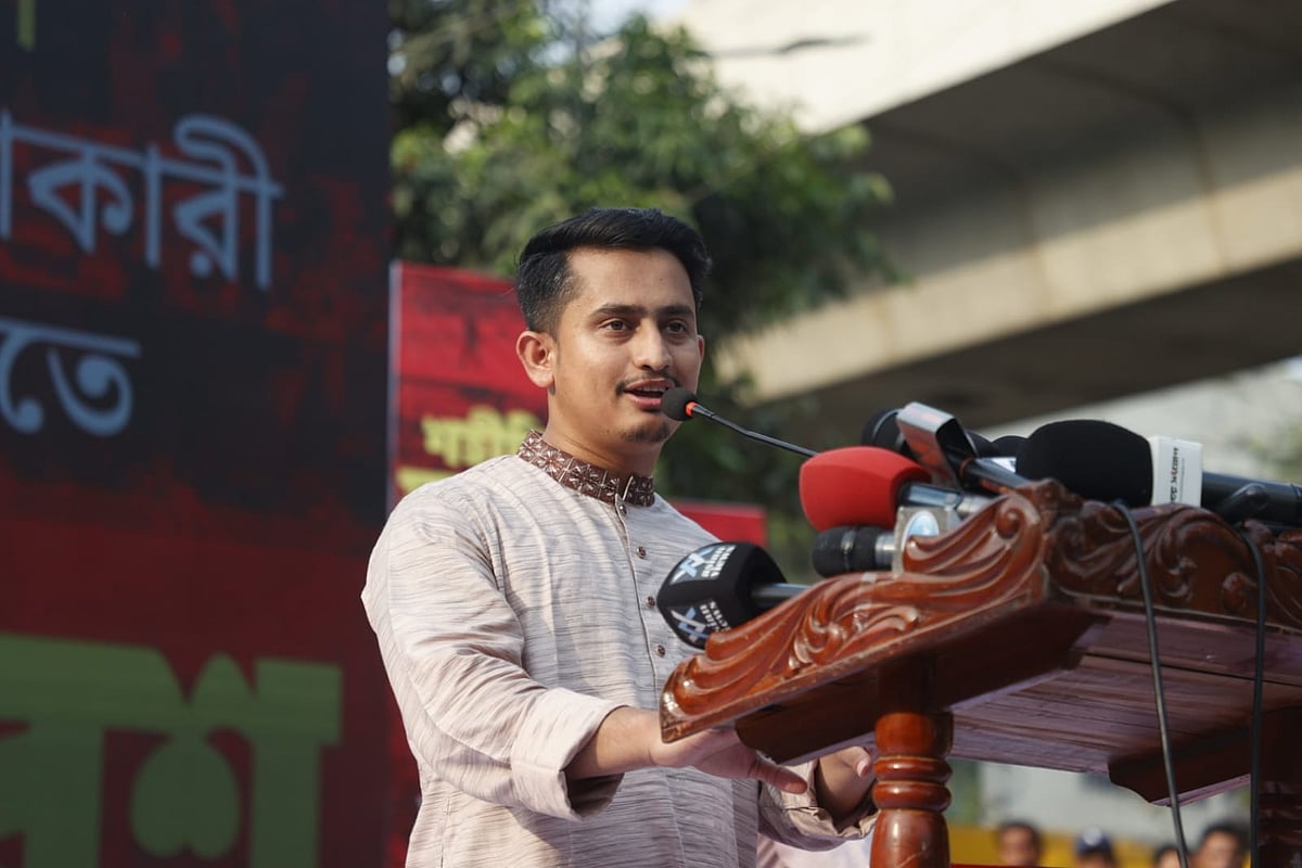 ‘জুলাই, পিলখানা ও শাপলা গণহত্যার বিচার এবং গণহত্যাকারী আওয়ামী লীগকে নিষিদ্ধের দাবিতে’ সমাবেশে বক্তব্য দেন জাতীয় নাগরিক পার্টির নেতা সারজিস আলম। আজ শুক্রবার বিকেলে রাজধানীর শাহবাগে