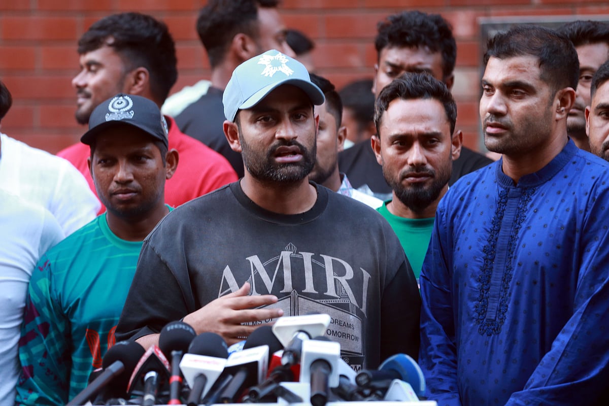 বিসিবি সভাপতির সঙ্গে সাক্ষাতের পর সংবাদমাধ্যমের সঙ্গে কথা বলেন তামিম ইকবাল। কাল মিরপুরে বিসিবির কার্যালয়ে।