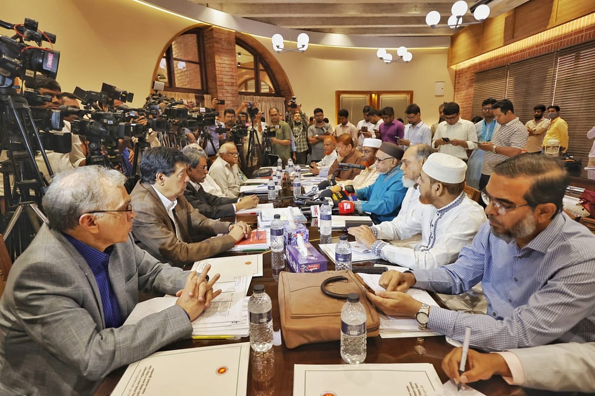 বাংলাদেশ জামায়াতে ইসলামীর সঙ্গে আজ শনিবার সকালে জাতীয় ঐকমত্য কমিশনের বৈঠক শুরু হয়েছে। ২৬ এপ্রিল, এলডি হল, জাতীয় সংসদ ভবন