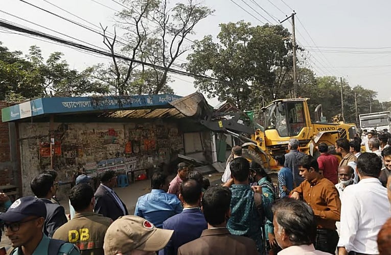 ২০২৪ সালের ফেব্রুয়ারি মাসে চট্টগ্রামের নিউ মার্কেট এলাকায় ফুটপাতে উচ্ছেদ অভিযান চালানো হয়