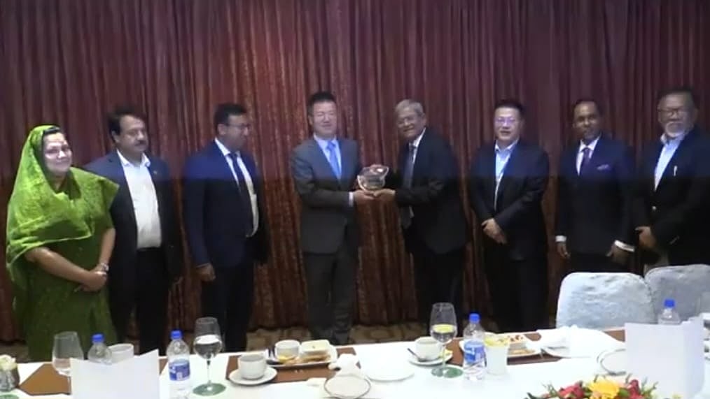 বাংলাদেশ সফরে আসা চীনা কমিউনিস্ট পার্টির প্রতিনিধিদলের সঙ্গে বৈঠক করেছে বিএনপির প্রতিনিধি দল