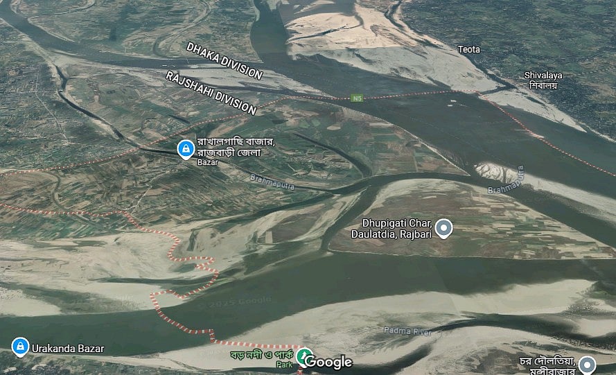 গুগল স্যাটেলাইট মানচিত্রে রাজবাড়ীর গোয়ালন্দ উপজেলার দেবগ্রাম ইউনিয়নের দুর্গম চর রাখালগাছি এলাকা