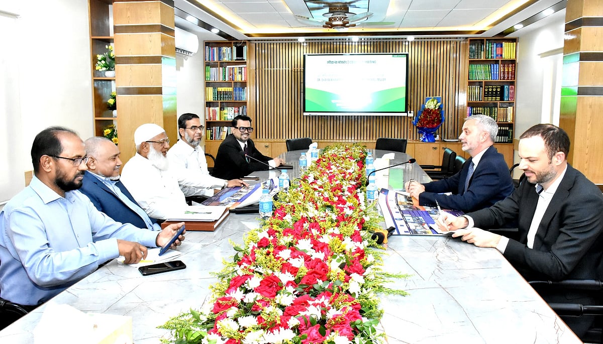 জামায়াতে ইসলামীর আমির শফিকুর রহমানের সঙ্গে বৈঠক করেছেন বাংলাদেশে নিযুক্ত ইউরোপীয় ইউনিয়নের (ইইউ) রাষ্ট্রদূত মাইকেল মিলার