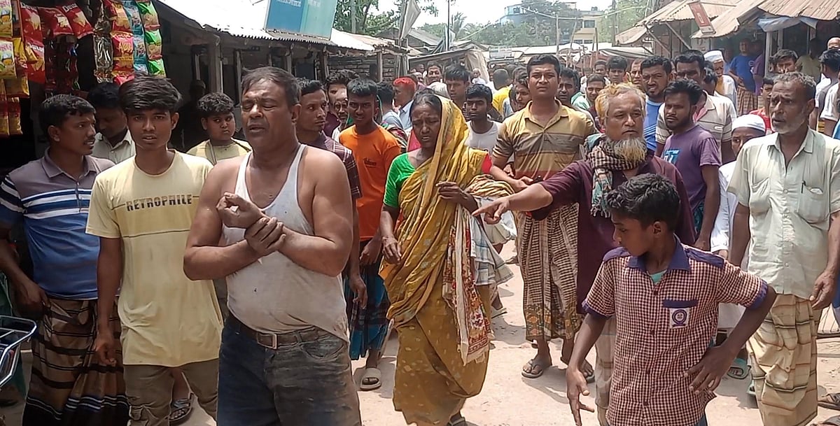 মান্দায় আমানতের টাকা ফেরত না দেওয়ায় একটি সমবায় সমিতির মালিককে পিটুনি দিয়েছেন গ্রাহকেরা। রোববার দুপুরে উপজেলার সতিহাট মসজিদ বাজার এলাকায়