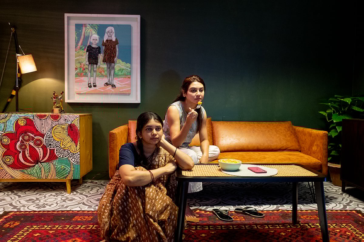 ‘জয়া আর শারমিন’ চলচ্চিত্রের একটি দৃশ্যে মোহসিনা আক্তার ও জয়া আহসান