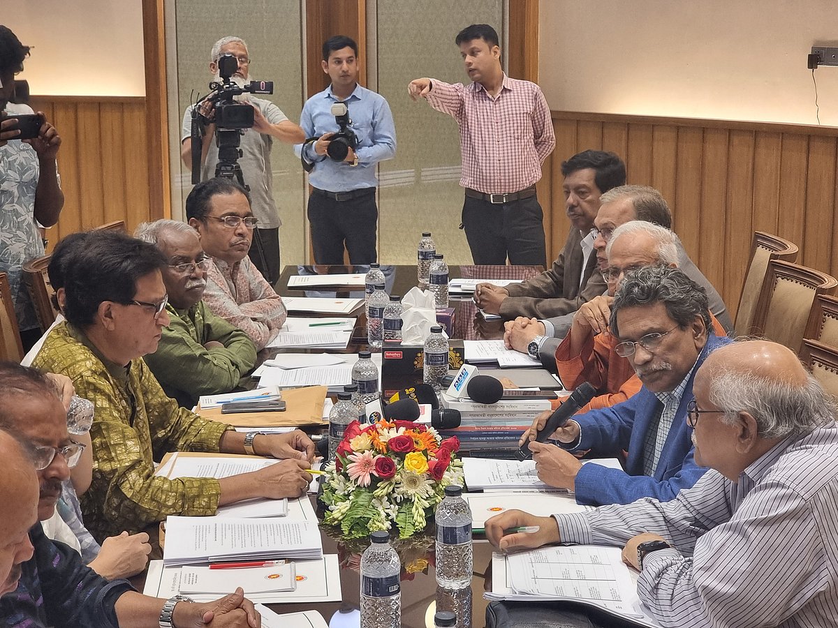 জাতীয় ঐকমত্য কমিশনের সঙ্গে বৈঠক করেন জেএসডির নেতারা