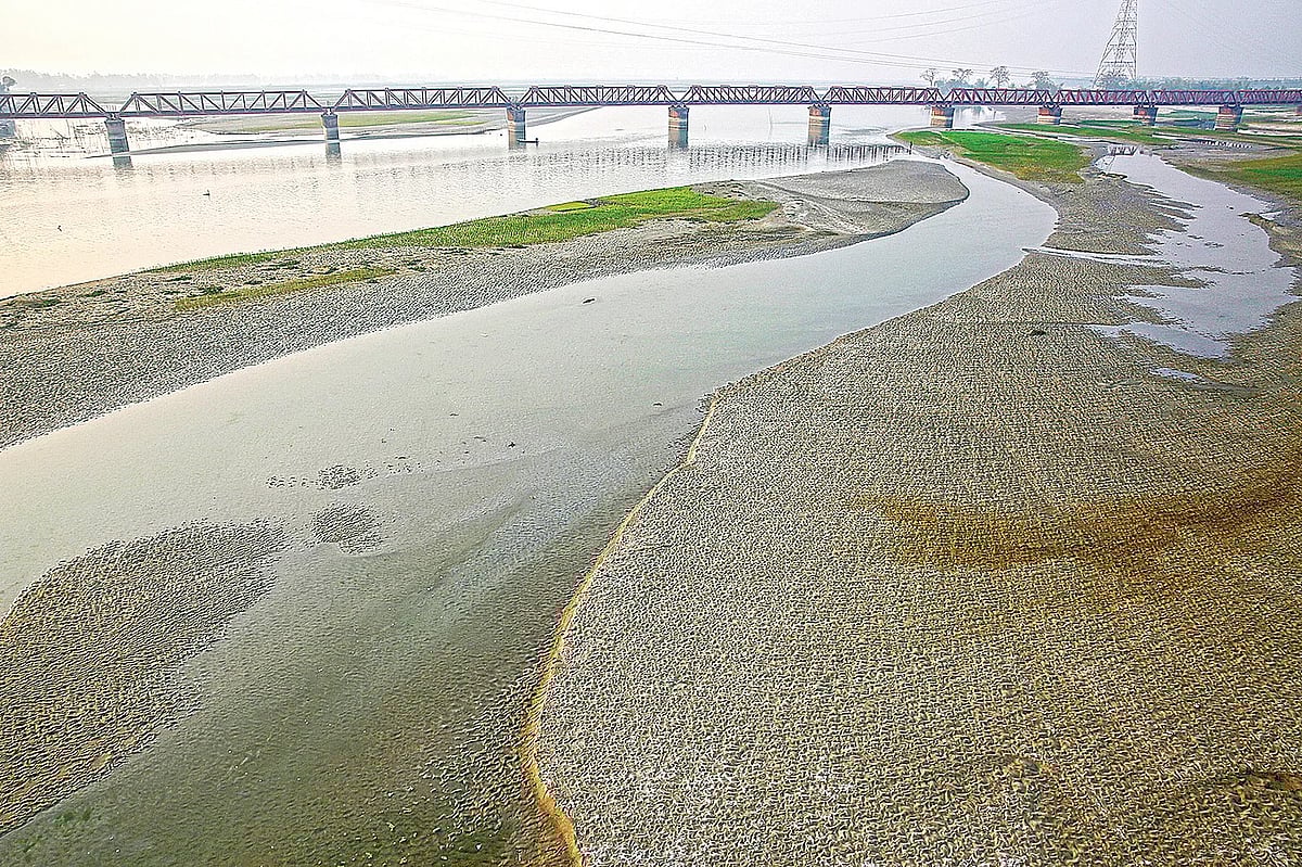 লালমনিরহাটে তিস্তার বুকে জেগেছে চর