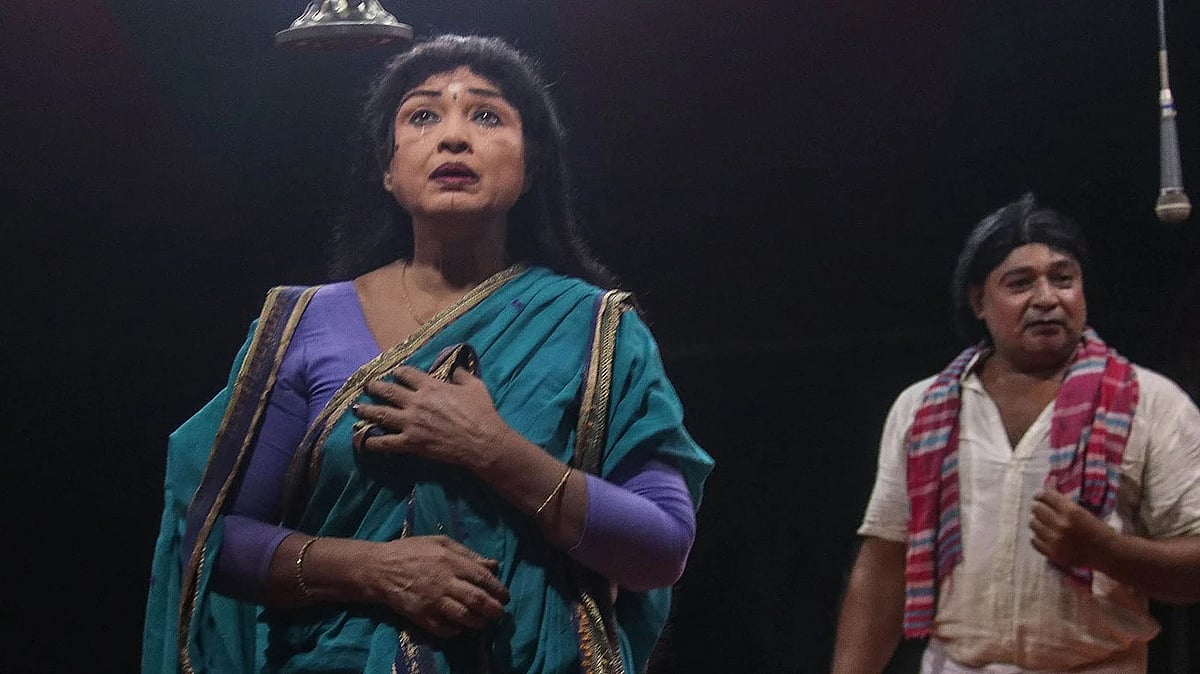 যাত্রাপালা, থিয়েটারগুলো ছিল জাতীয় জাগরণের কেন্দ্র। কারণ, এখানে যৌথভাবে আনন্দ উপভোগের ব্যাপারটি থাকে।