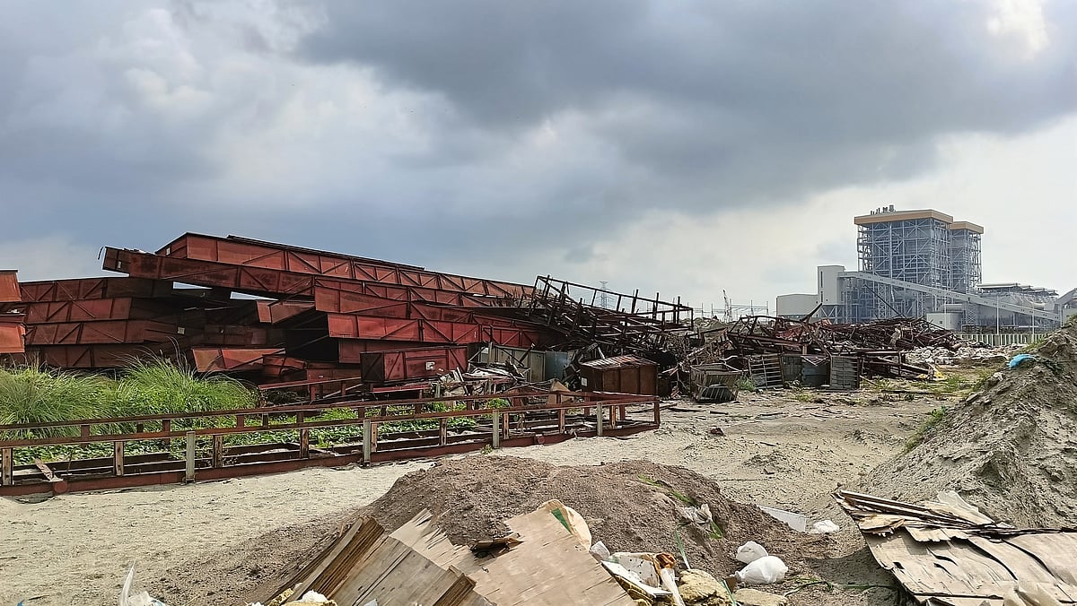 পটুয়াখালীর কলাপাড়ায় নির্মাণাধীন আরপিসিএল-নরিনকো ইন্টারন্যাশনাল পাওয়ার লিমিটেডের বিদ্যুৎকেন্দ্রে আগুন লেগে পুরোনো মালপত্র পুড়ে গেছে। আজ সোমবার সকালে