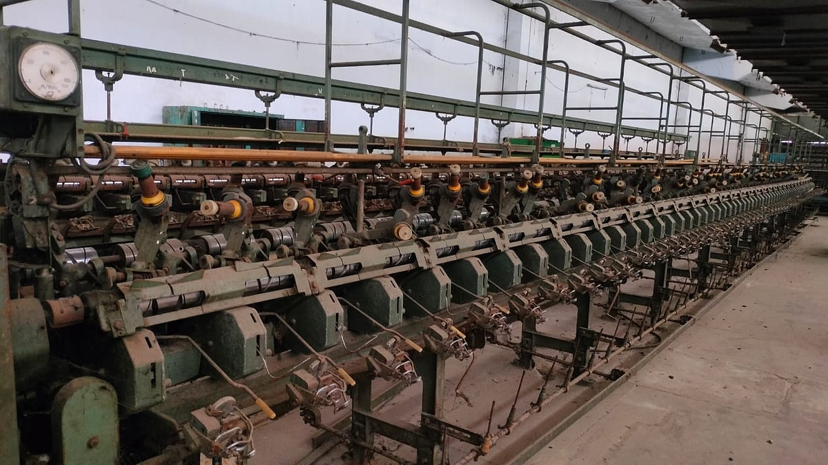 মাগুরা টেক্সটাইল মিলসে যেসব মেশিন আছে, সেগুলো অনেক পুরোনো। দরপত্রের মাধ্যমে এগুলো নিলামে বিক্রি করে দিয়েছে কর্তৃপক্ষ
