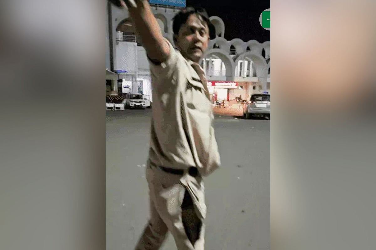 পুলিশ সদস্য নজর দৌলত খান