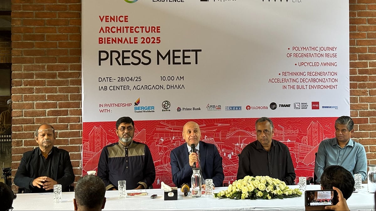 সংবাদ সম্মেলনে ‘ভেনিস দ্বিবার্ষিক স্থাপত্য প্রদর্শনী’তে অংশগ্রহণের ব্যাপারে ধারণা দেওয়া হয়