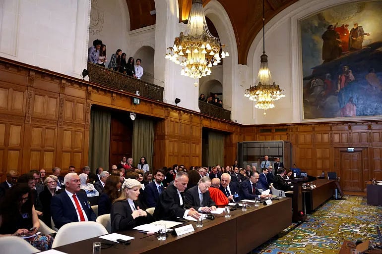 আইসিজের শুনানিতে ফিলিস্তিনের প্রতিনিধিরা। নেদারল্যান্ডসের দ্য হেগে, ২৮ এপ্রিল ২০২৫