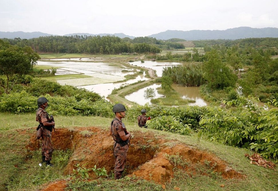 মিয়ানমার সীমান্তে বাংলাদেশ বর্ডার গার্ডের (বিজিবি) সতর্ক অবস্থান