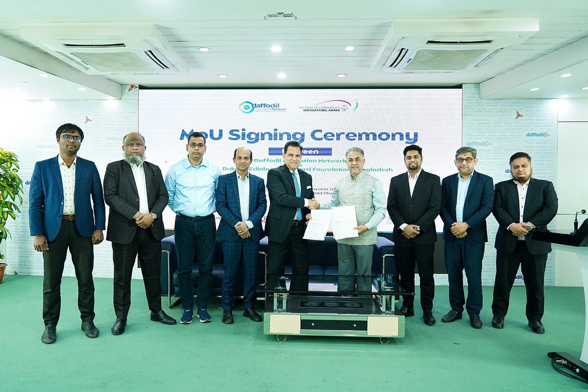 সমঝোতা স্মারক স্বাক্ষর অনুষ্ঠানে উভয় প্রতিষ্ঠানের সংশ্লিষ্ট কর্মকর্তারা উপস্থিত ছিলেন