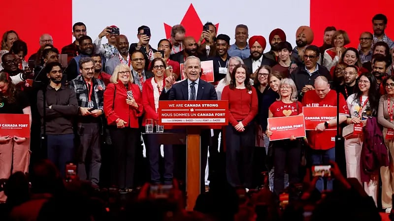 সমর্থকদের পাশে নিয়ে লিবারেল পার্টির জয় ঘোষণা করেন কানাডার প্রধানমন্ত্রী মার্ক কার্নি