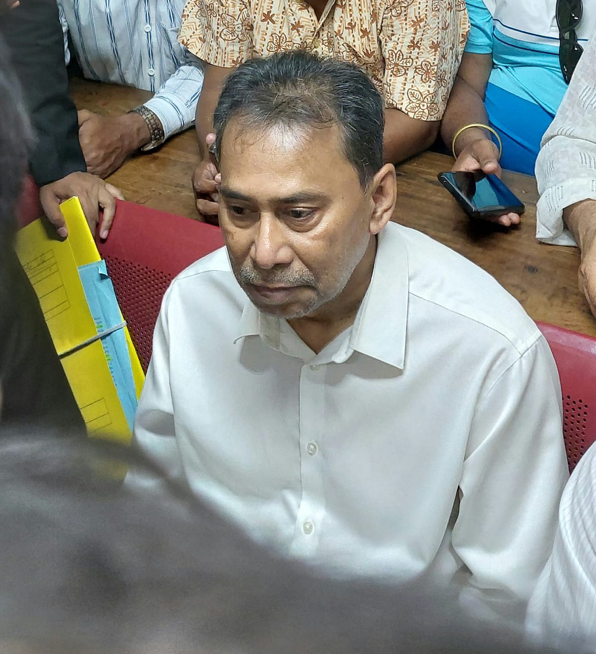 শাহরিন ইসলাম চৌধুরী আজ মঙ্গলবার আদালতে আত্মসমর্পণ করেন। জামিনের আবেদন জানান। আদালত তাঁর জামিনের আবেদন নাকচ করে তাঁকে কারাগারে পাঠানোর আদেশ দেন