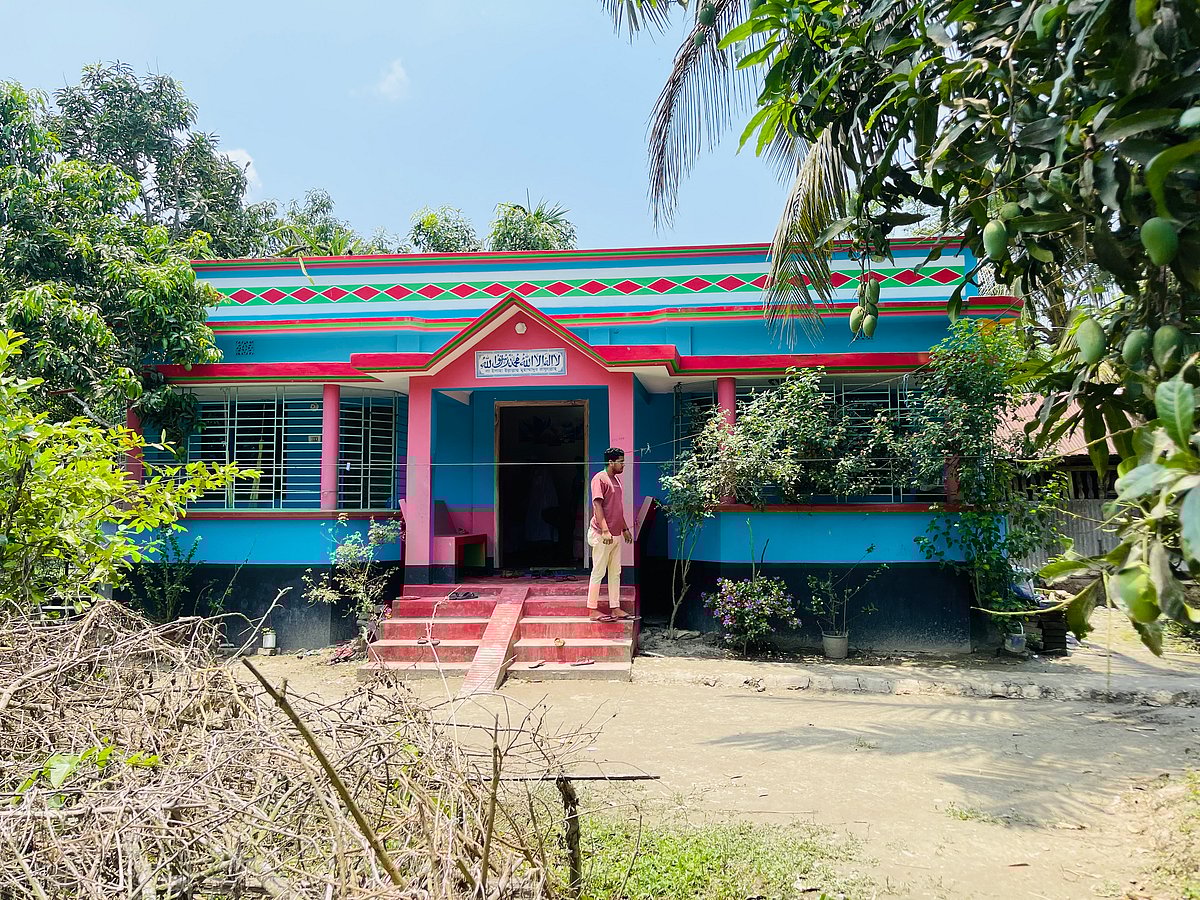 পটুয়াখালীর মির্জাগঞ্জ উপজেলার দক্ষিণ আমড়াগাছিয়া গ্রামের হাওলাদার বাড়িতে একই সময়ে দুই ঘরে ডাকাতি হয়