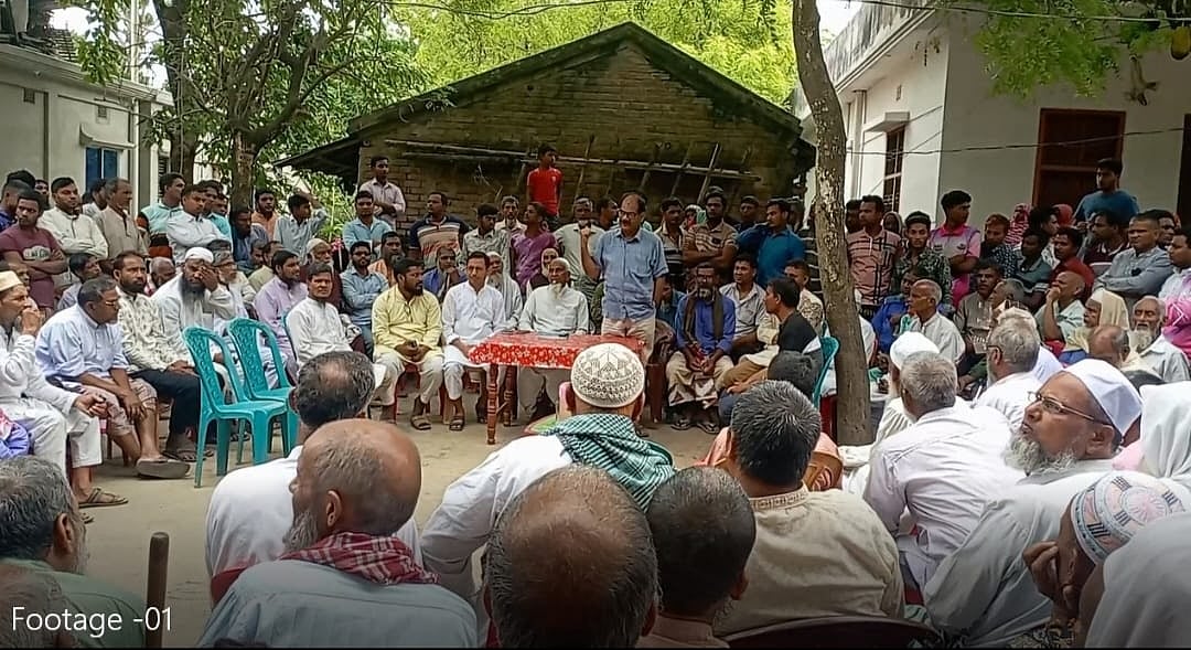 মাজেদ বিশ্বাসের সম্পত্তি নিয়ে বিরোধ মীমাংসায় ইউপি চেয়ারম্যানের নেতৃত্বে সালিস হয়। গতকাল সোমবার বিকেলে চাঁপাইনবাবগঞ্জ সদর উপজেলার সুন্দরপুর ইউনিয়নের বড় মরাপাগলা গ্রামে