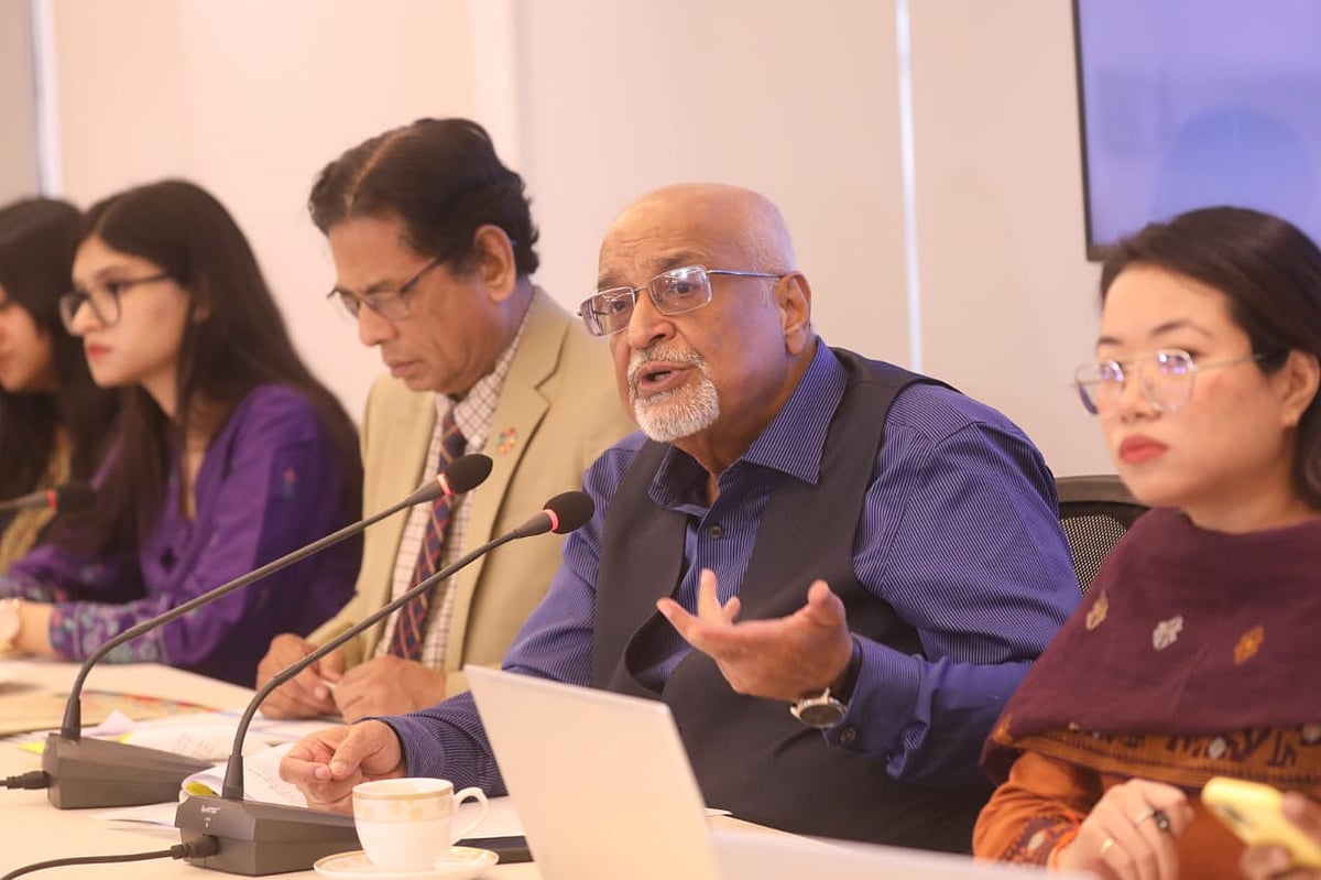 আজ মঙ্গলবার রাজধানীর ধানমন্ডিতে ‘বাংলাদেশে কারিগরি ও বৃত্তিমূলক শিক্ষা: বর্তমান পরিস্থিতি ও সংস্কার চিন্তা’ শীর্ষক মিডিয়া ব্রিফিংয়ের আয়োজন করে নাগরিক প্ল্যাটফর্ম। সেখানে বক্তব্য দেন প্ল্যাটফর্মের আহ্বায়ক দেবপ্রিয় ভট্টাচার্য