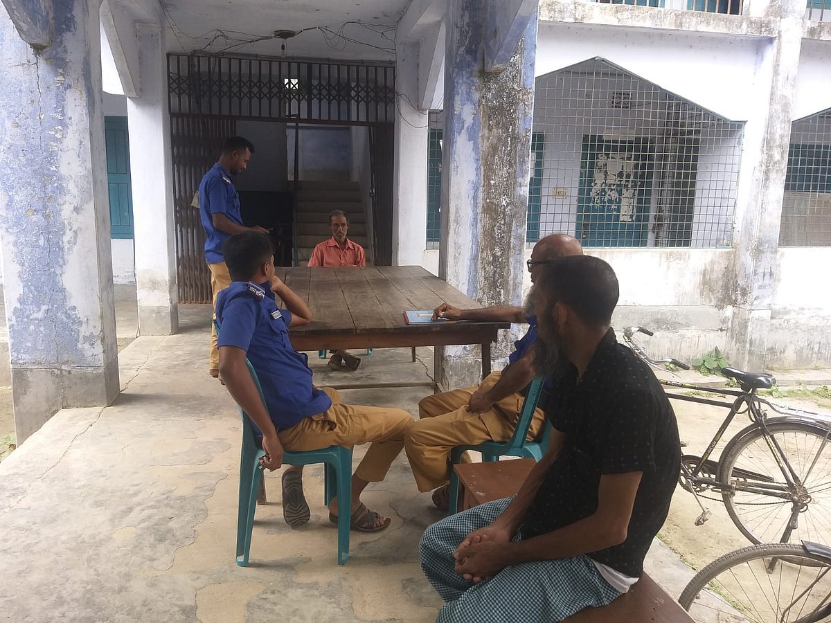 রাজশাহীর বাঘা উপজেলার বাজুবাঘা ইউনিয়ন পরিষদে সব নাগরিক সেবা চার মাস ধরে বন্ধ। সেবা নিতে এসে অনেক মানুষকে প্রতিদিনই হতাশ হয়ে ফিরে যেতে হচ্ছে। গতকাল সোমবার তোলা