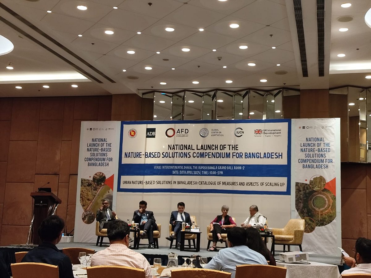 ঢাকার ইন্টারকন্টিনেন্টাল হোটেলে বুধবার নগর উন্নয়নে প্রকৃতির সুরক্ষা নিশ্চিতে করণীয় বিষয়ক তথ্য সংকলন অনুষ্ঠানে অতিথিরা