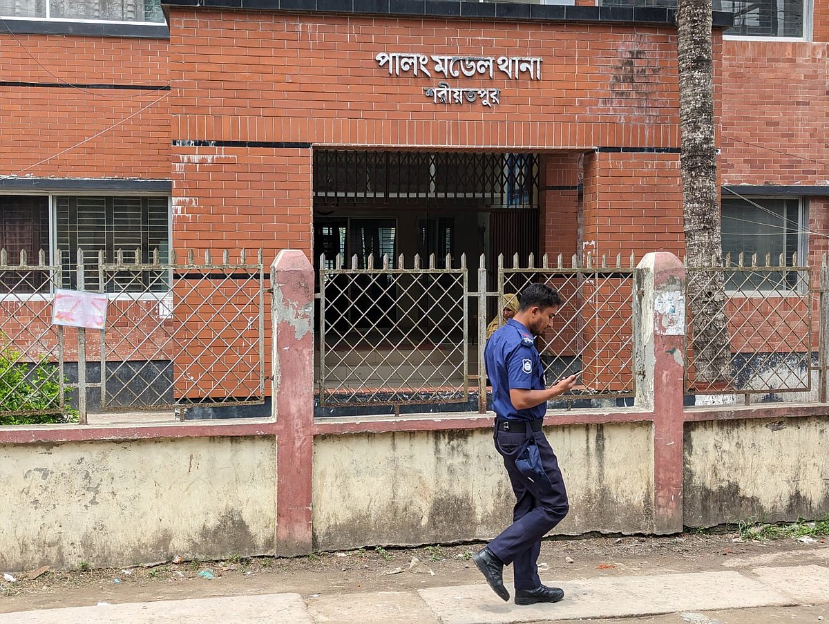 শরীয়তপুর সদরের পালং মডেল থানা