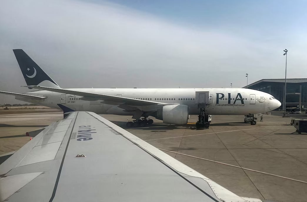 ইসলামাবাদ আন্তর্জাতিক বিমানবন্দরের টারমাকে পাকিস্তান ইন্টারন্যাশনাল এয়ারলাইনসের (পিআইএ) যাত্রীবাহী উড়োজাহাজ