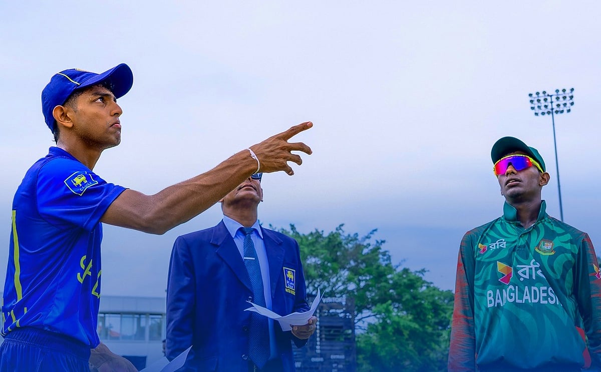 তৃতীয় যুব ওয়ানডেতে টসে জিতে ব্যাটিং নেয় বাংলাদেশ।