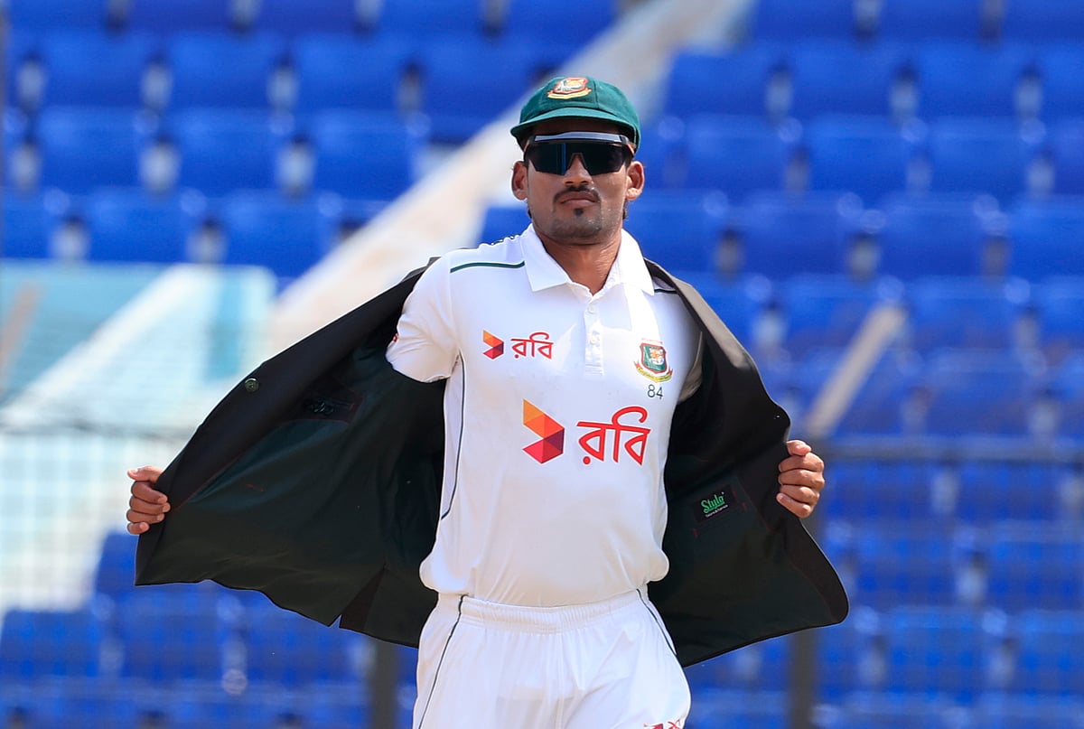 বাংলাদেশ অধিনায়ক নাজমুল হোসেন।