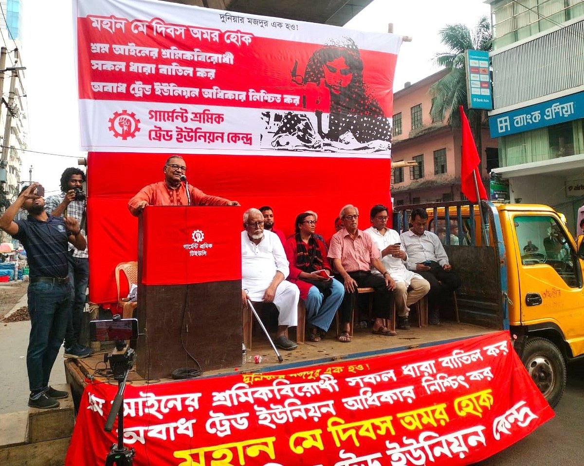 রাজধানীর পল্টনে শ্রমিক সমাবেশে বক্তব্য দেন সিপিবির সাবেক সভাপতি মুজাহিদুল ইসলাম সেলিম